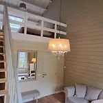 Au Bord De L'eau Bed & Breakfast 4*
