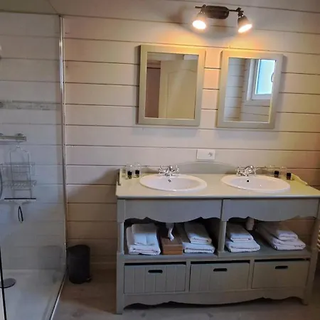 Nocleg ze śniadaniem Au Bord De L'eau 4*